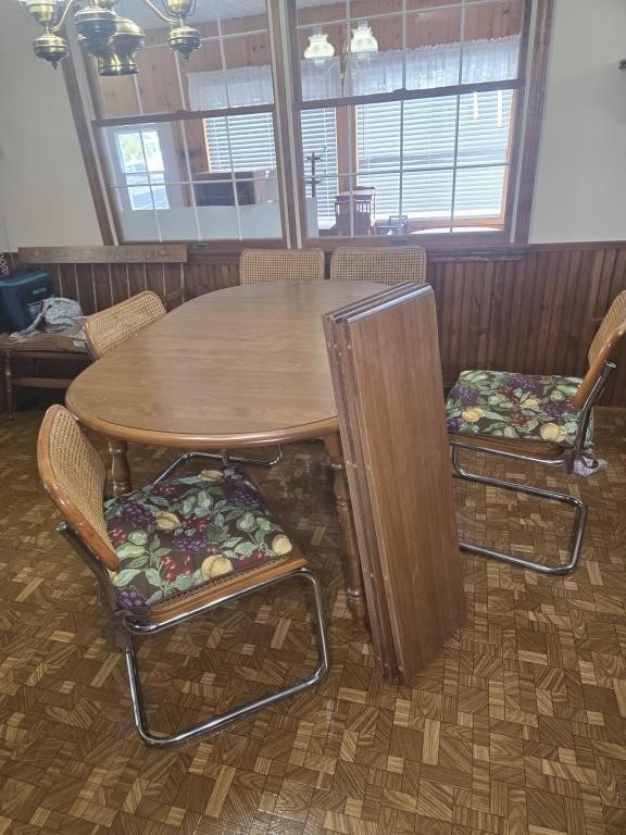 KITCHEN TABLE W/ (5) CHAIRS