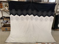 Black and White Comforter
Approx 8ft x 8ft
