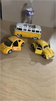 3pc Diecast 1 24th Scale VW Bus and Beetles