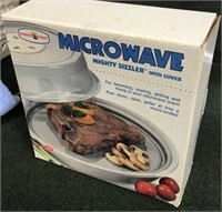 Microwave Mighty Sizzler w/ Cover