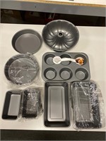 LOT OF 8 ASSORTED BAKEWARE