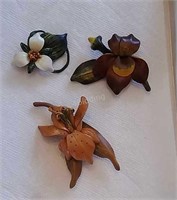DR- 6 Floral Leather Brooches