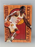 1995 Fleer #10 Hakeem Olajuwon Hardwood Leaders