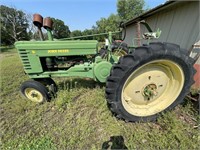 John Deere B Tractor w/Tricycle Front End