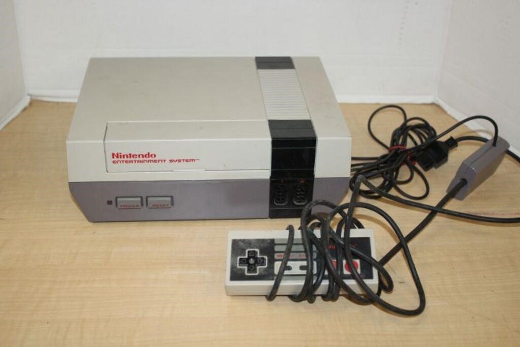 NINTENDO ENTERTAINMENT CENTER W/ 1 CONTROLLER