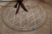 Round area rug