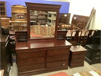 Decorative Wood Bedroom Set Dresser and Nightstand