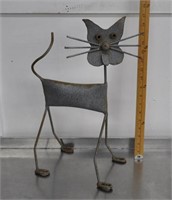 Metal cat figure decor
