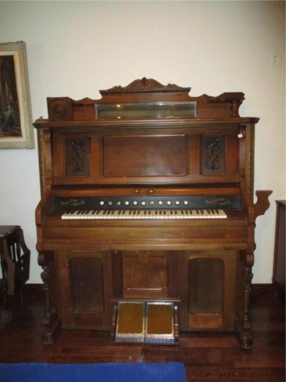 Thomas Organ and Piano Co.