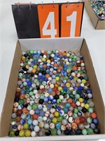 GROUPING VINTAGE MARBLES