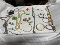 Lot of jewelry