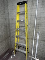 Husky 7ft. Fiberglass Ladder