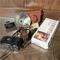 Vintage Argus 35mm Camera w/ Flashbulbs