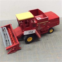 Massey Ferguson 760 combine w/bean head