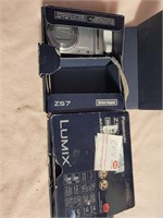 Lot of 2 cameras with boxes