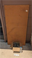 PEG BOARD 2'X4.25' AND ASSORTED PEGS