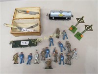 16 ASSORTED PAINTED LEAD SOLDIERS/SAILORS,