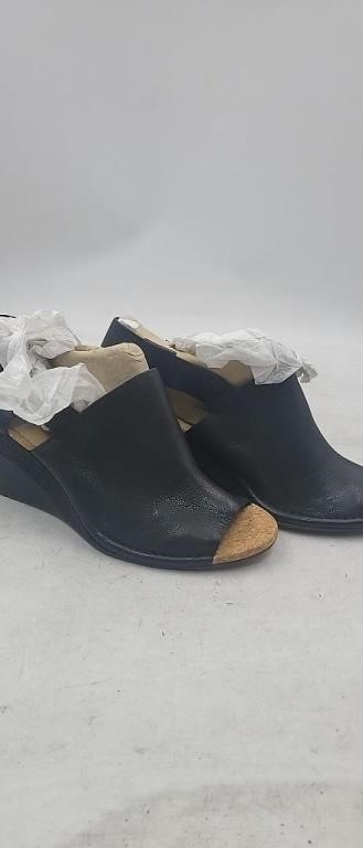 NEW Clarks Genuine Leather Wedge Sandals Size 10