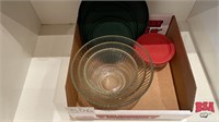 Box w/ Pyrex Bowls w/ Plastic Lids