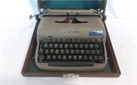 Vintage Remington Travel-Riter Manual Typewriter