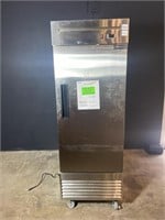 Dukers - D28R Single Door Commercial Refrigerator