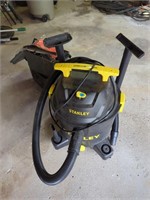 Stanley roll around wet/dry vac