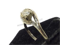 14 k gold ring w/clear gemstone, size 4