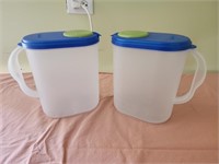 2 sterlite drink pitchers, plastic, 4L