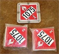 2 Bags of 1075 Flammable Gas Signs & Truck Placard