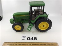 JOHN DEERE 7610 TOY TRACTOR 1/16 scale