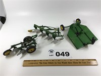 JOHN DEERE FARM IMPLEMENTS 1/16 scale