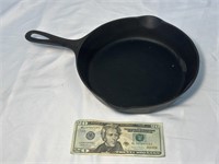 Griswold No. 5 Cast Iron Skillet - 699N