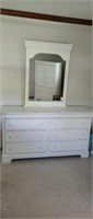 Stanley Furniture Modern 6 drawer dresser with
