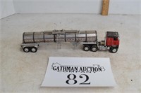 1/64 DCP IH Transtar Truck & Tanker