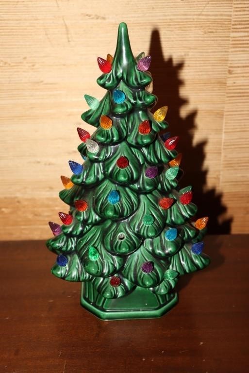 Ceramic Christmas tree (came on when tested)