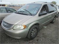 2002 Chrysler Town and Country 2C8GP74L52R505143 2