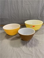 Set of (3) Colored Pyrex Bowls
