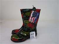 NEW WOMENS RAINBOOTS SIZE 7