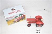 Ertl Toy Farmer International 660 (1999 National