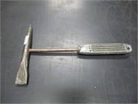 Welders chipping and scaling hammer
