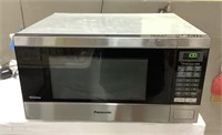 Panasonic microwave - works