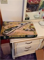 John Deere HO Train Set