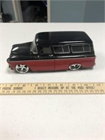 Jada 1957 Chevrolet Suburban 1/24 Scale Die Cast