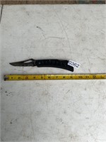 Serrated blade lock knife