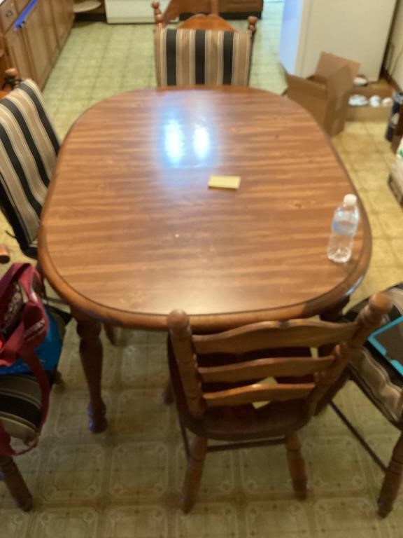 Kitchen table, 6 chairs, 2 leaves