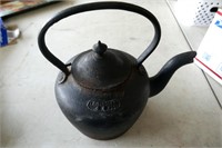 4 Pint Cast Iron Kettle