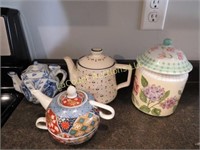 teapots canister good condition