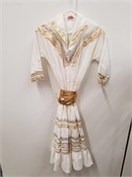 Vintage Aspen dress not sure the size