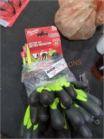 Milwaukee 8" M gloves 7 packs