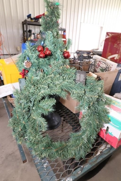 Christmas Tree And Wreath - Working